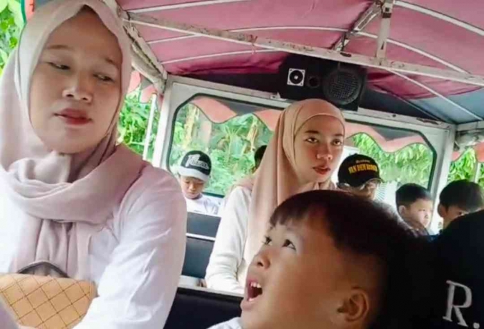 Anak-anak juga nyaman naik kereta kelinci (Dokumentasi pribadi: Isti Yogiswandani)