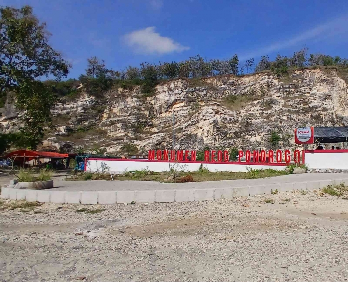 Gunung gamping yang tersisa kini dilarang ditambang/dieksploitasi (Dokumentasi pribadi: Isti Yogiswandani)