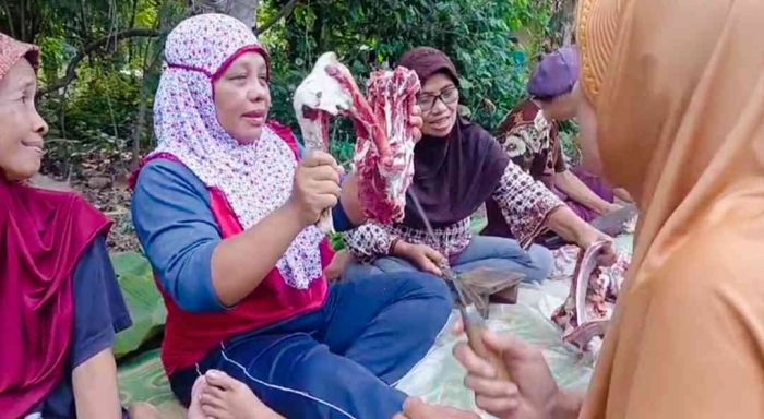 Tulangnya jangan bersih-bersih, bisa buat main wayang juga, hehehe (Dokumentasi pribadi: Isti Yogiswandani)