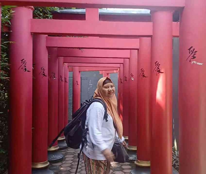 Di lorong Sakura (Dokumentasi pribadi: Isti Yogiswandani)
