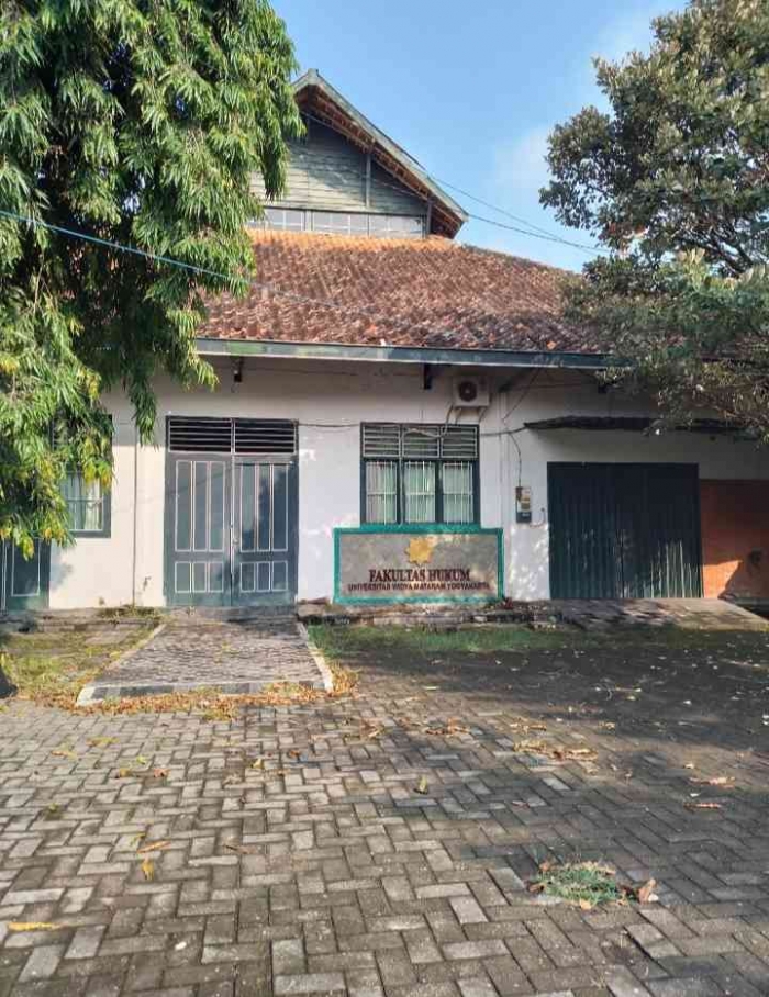 Dulunya merupakan gedung Fakultas Hukum UWM (Dokpri Agustina)