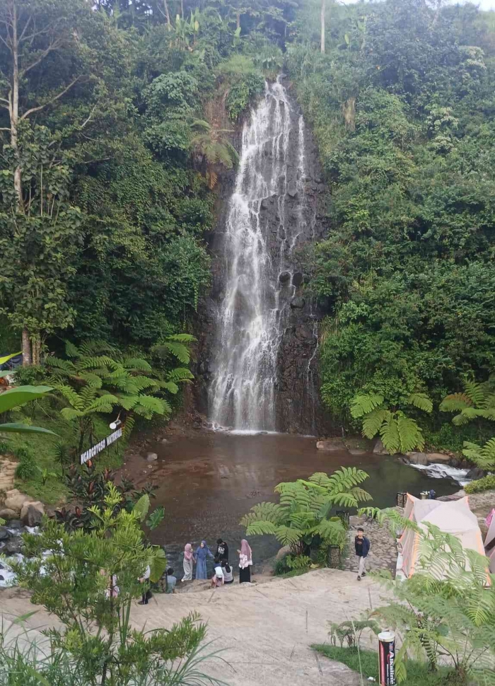 Camping di Dekat Air Terjun Ngargoyoso: Wow Amazing(Dokumentasi pribadi: Isti Yogiswandani)