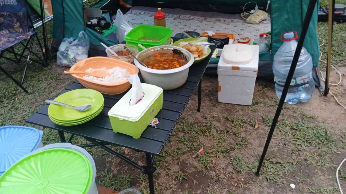 Tongseng, rendang, bakso, kerupuk, es punch melon, menu Idul Adha yang tidak peduli dolar naik(Dokumentasi pribadi: Isti Yogiswandani)