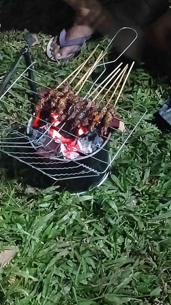 Memenuhi syarat camping grill, hehehe (Dokumentasi pribadi: Isti Yogiswandani)
