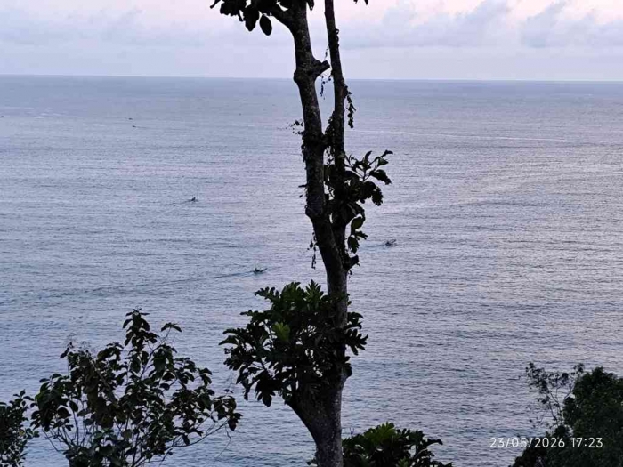 Teluk Pacitan menjelang senja. (Dokumen pribadi)