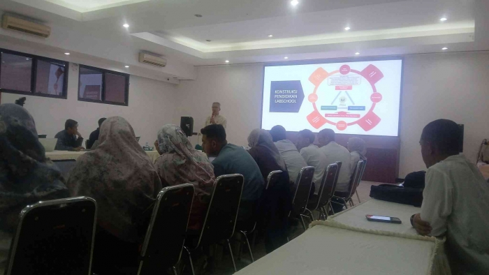 Presentasi Prof. Totok Bintoro, M.Pd/dokpri