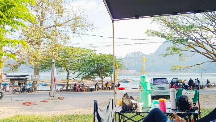 Istirahat dulu di tempat camping (Dokumentasi pribadi: Isti Yogiswandani)