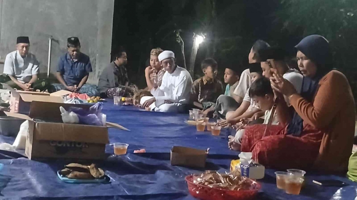 Acara Suran RT 11 (Dokumentasi pribadi: Isti Yogiswandani)