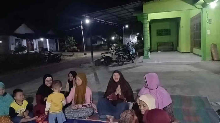 Assalamualaikum.. sekarang saya ada di acara Suran RT 11 (Dokumentasi pribadi: Isti Yogiswandani)