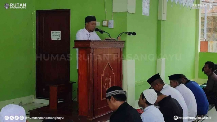 WBP Rutan Kelas IIB Pasangkayu sedang berkhutbah Jumat