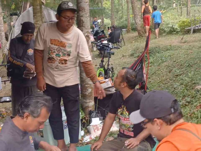 Lapak Merchandise Om Fitra(Dokumentasi pribadi: Isti Yogiswandani)