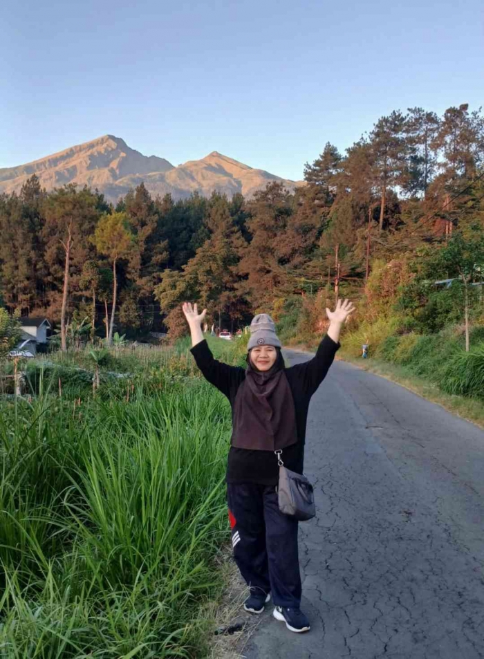 Pesona Merbabu dari Tanah Batur: Daya Magis Views di Pagi Cerah(Dokumentasi pribadi: Isti Yogiswandani)