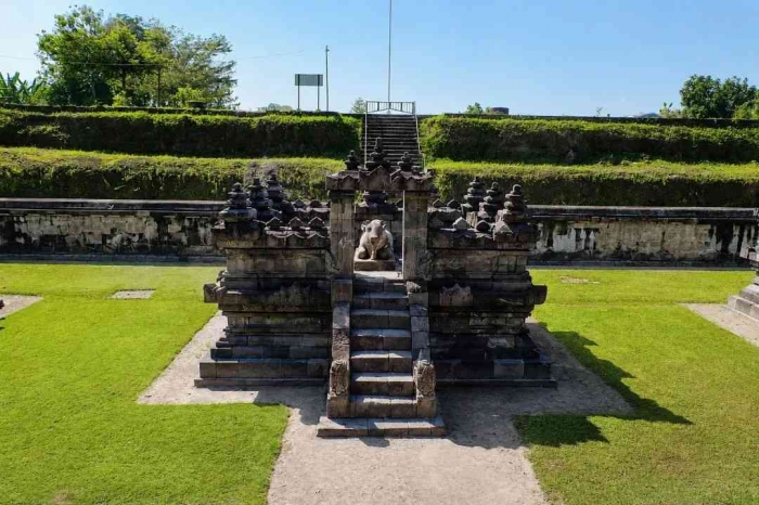 Candi Perwara tengah - Sumber: Dokumen Pribadi