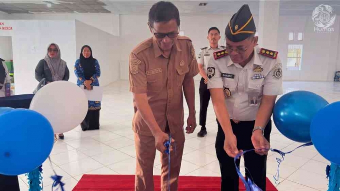 Kepala Rutan Pasangkayu bersama Kepala Dinas Pendidikan Resmikan Kelas Kesetaraan di Rutan Pasangkayu