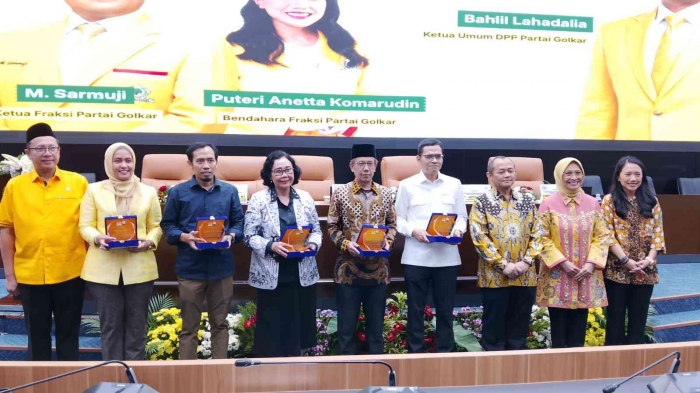 Ketua umum PB PGRI di gedung DPR/dokpri