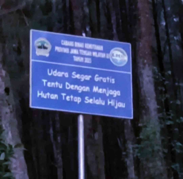 Ada yang gratis nih, hehehe+Dokumentasi pribadi: Isti Yogiswandani)