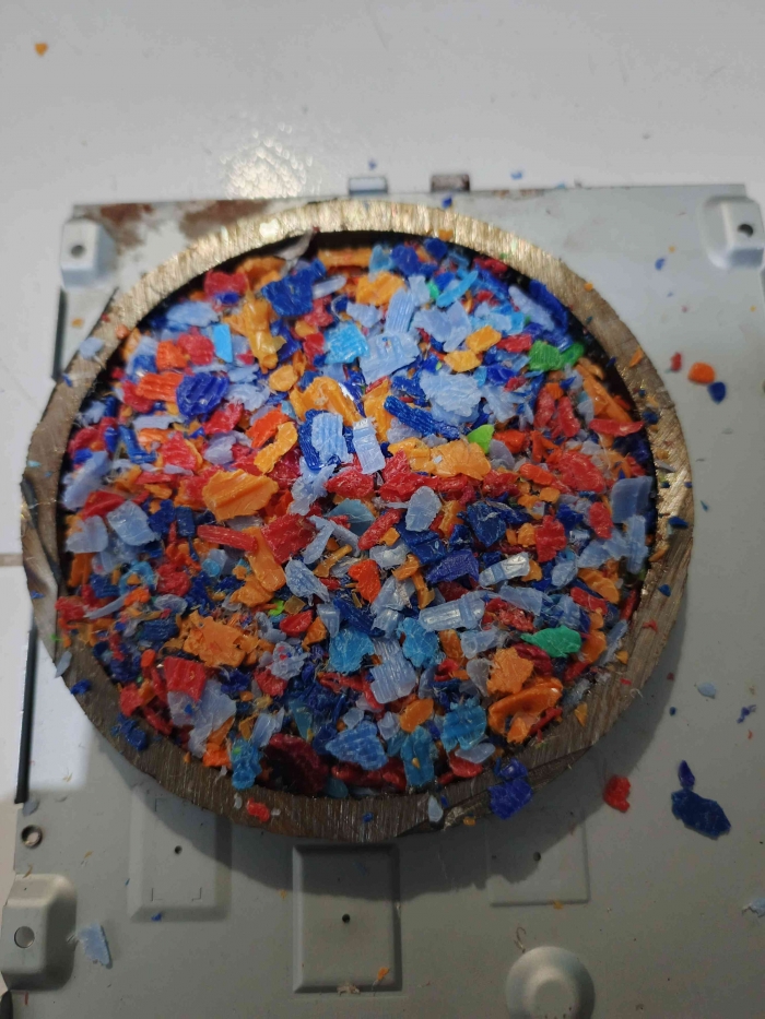 Pada penelitian saya, ide mendaur ulang limbah plastik dikembangkan dengan inovasi cetakan Berbahan besi. (Sumber foto: Jandris_Sky)