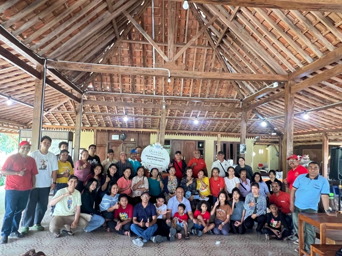 (sebagian anggota Pamor berfoto bersama, foto: Hillarius)