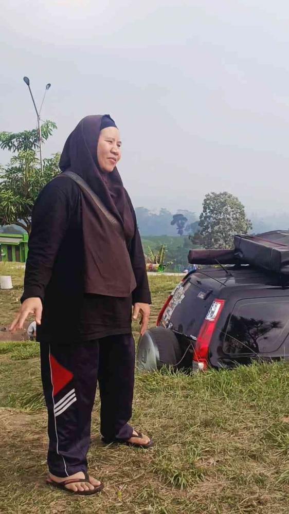 Alhamdulillah sudah sampai Gunung Gupak (Dokumentasi pribadi: Isti Yogiswandani)