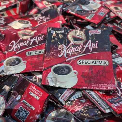 Kemasan sachet biasanya dibuat dari kombinasi plastik, aluminium foil, dan lapisan pelindung lainnya. (Sumber foto: Jandris_Sky)