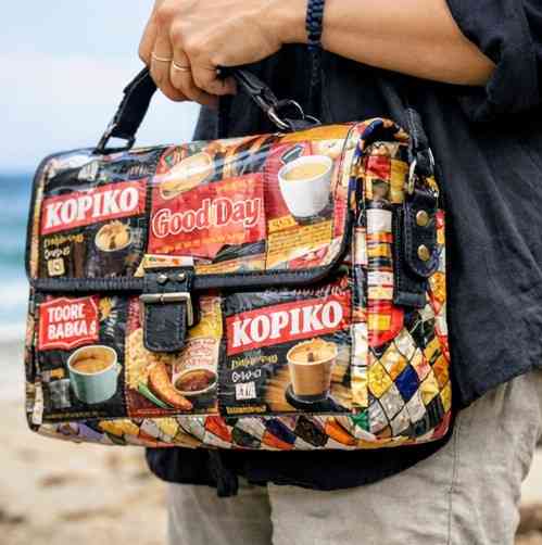 Kreativitas daur ulang Tas cantik dari sampah sachet. (Sumber foto: Jandris_Sky)