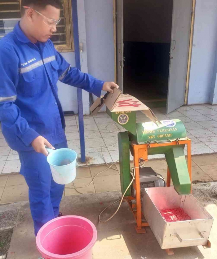Mesin pencacah sampah plastik dari tutup botol. (Sumber foto: Jandris_Sky)