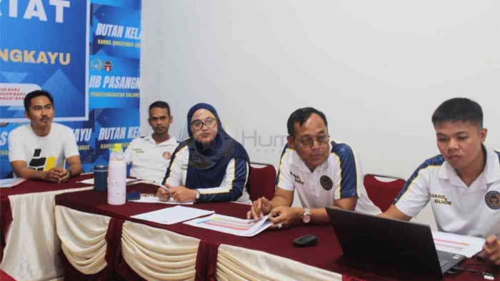 Suasana di ruang ZI Rutan pasangkayu saat menyeleksi peserta program magang kemnaker melalui via whatsapp grup