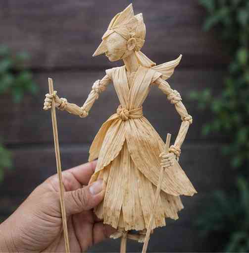 Wayang kulit jagung dibuat dari klobot kering dengan sentuhan kreativitas dan semangat ramah lingkungan. (Sumber foto: Jandris_Sky)
