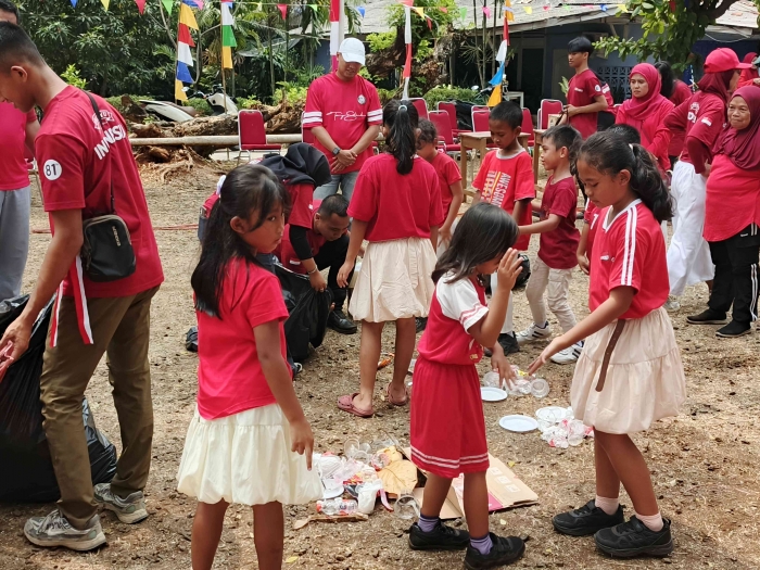 Semangat gotong royong dalam kemeriahan HUT RI ke 81. (Sumber foto: Jandris_Sky)