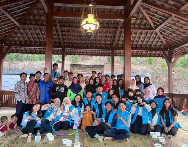 Dokumentasi bersama warga