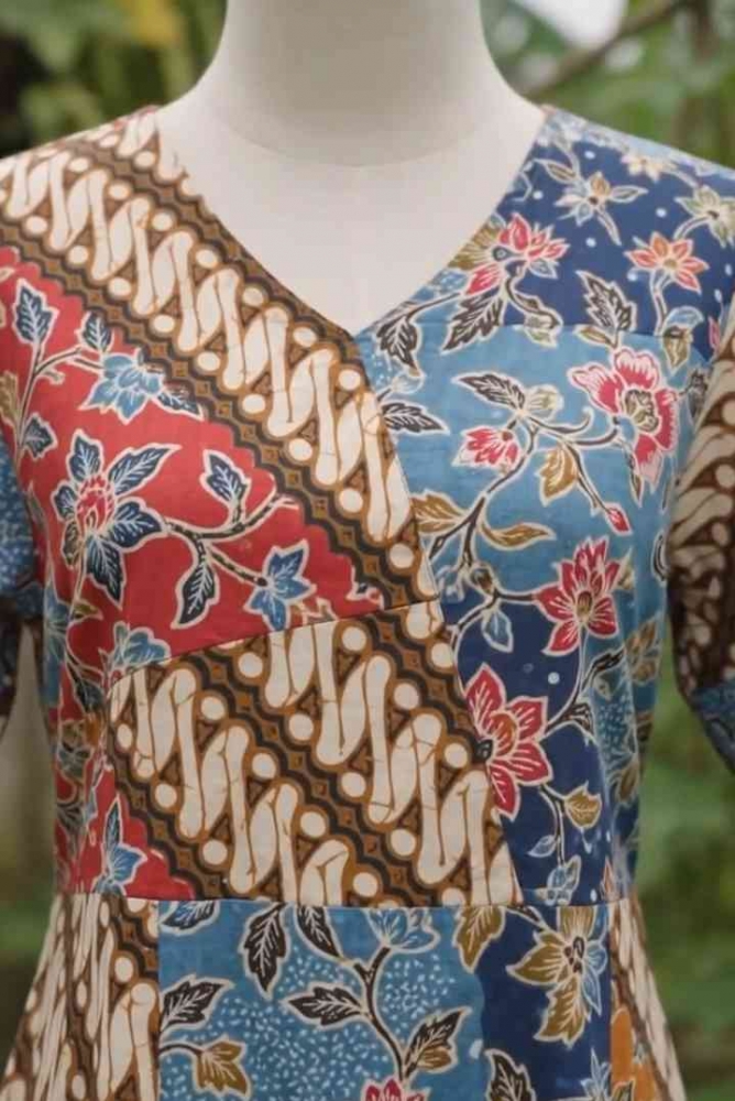 Pemanfaatan kain batik perca menjadi salah satu langkah kecil untuk mengurangi limbah tekstil. (Sumber foto: Jandris_Sky)