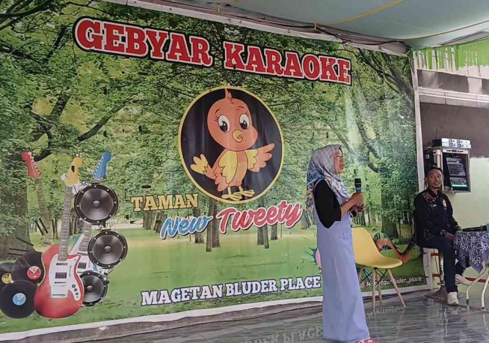 Semangat Bu Rete...bukit berbunga...bukit yang indah....(Dokumentasi pribadi: Isti Yogiswandani)