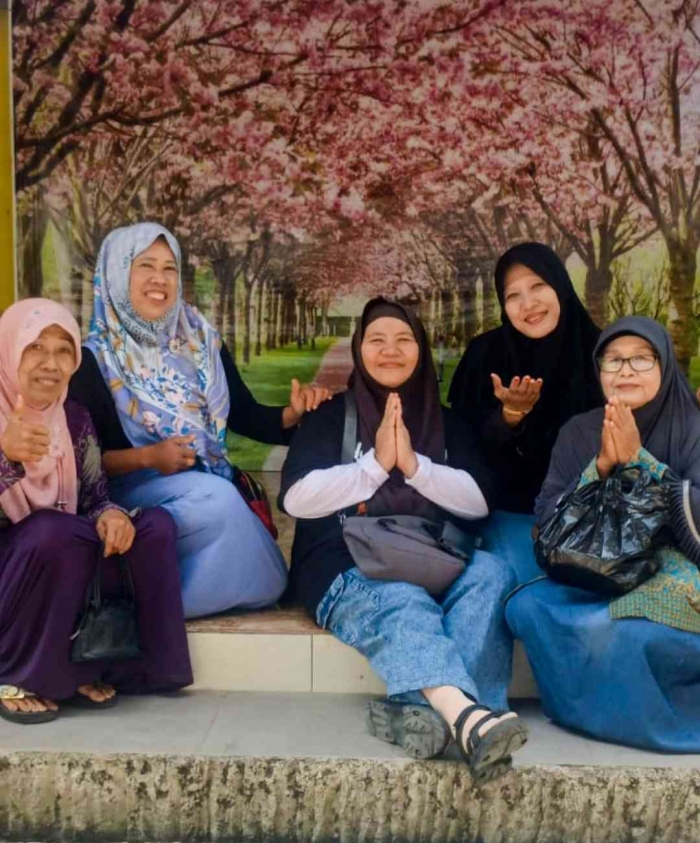 Mamah-mamah yang seneng foto, hihihi (Dokumentasi pribadi RT 11/Bu RT)