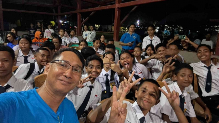 (Selfie photo) Contoh sebuah kebahagiaan mendidik dan anak didik.