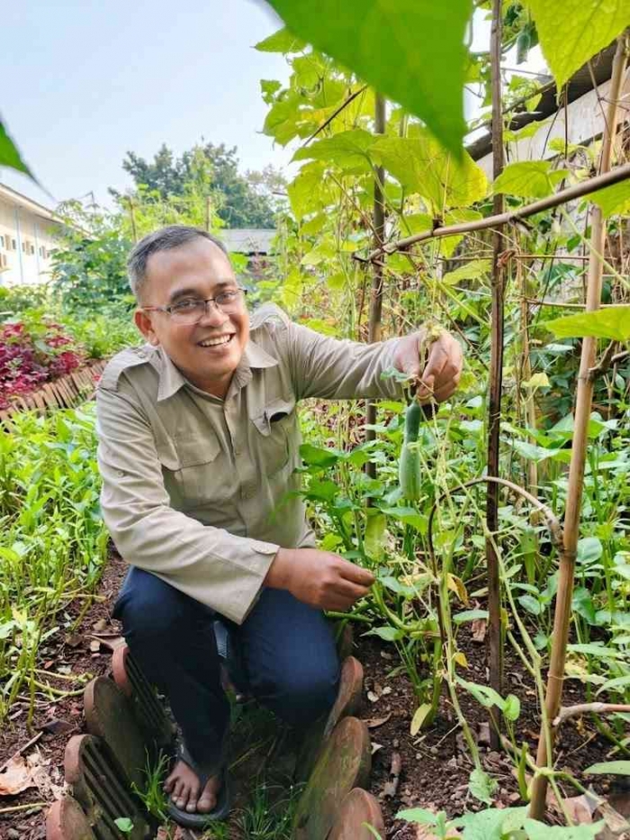 Sahabat hijau, Menanam harapan hari ini. Pangan tumbuh, bumi pun berseri, Hijau. (Sumber foto: Jandris_Sky)