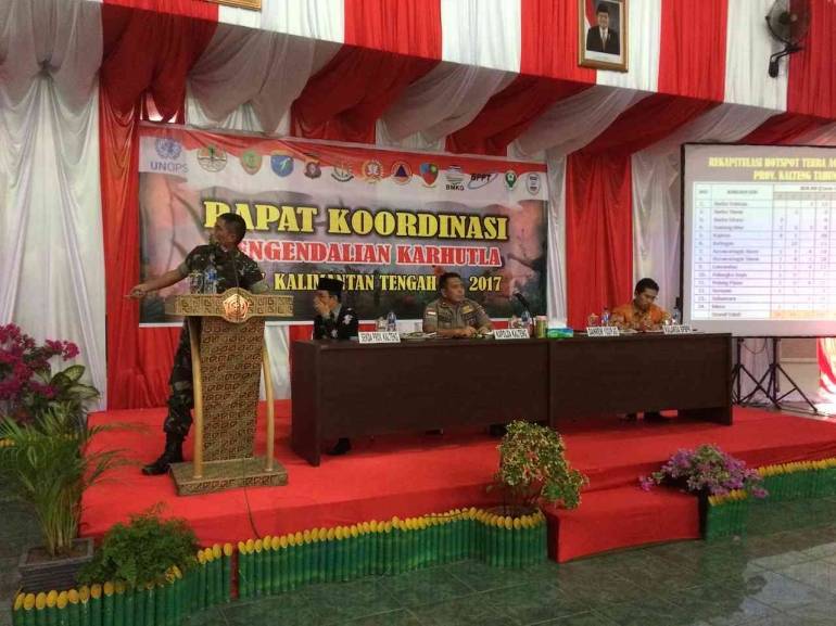 Kenangan penulis saat mengikuti Rakor Pengendalian Karhutla 2017 (Sumber: Dokumentasi pribadi)