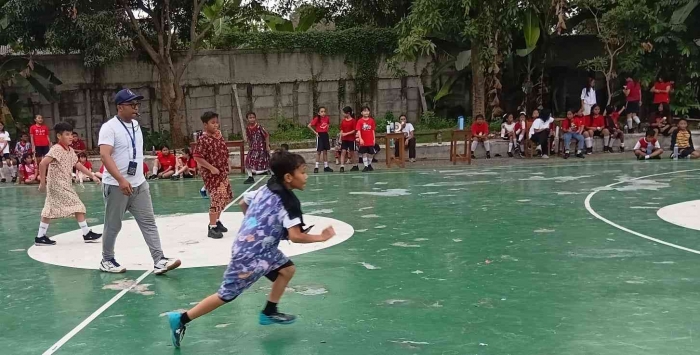 Foto futsal berdaster murid kelas 5C vs 5D. SD Tarsisius Vireta. Foto Dokpri.