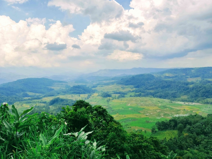 Panorama keindahan pemandangan alam di Bukit Datar Gandul. (Sumber foto: Jandris_Sky)