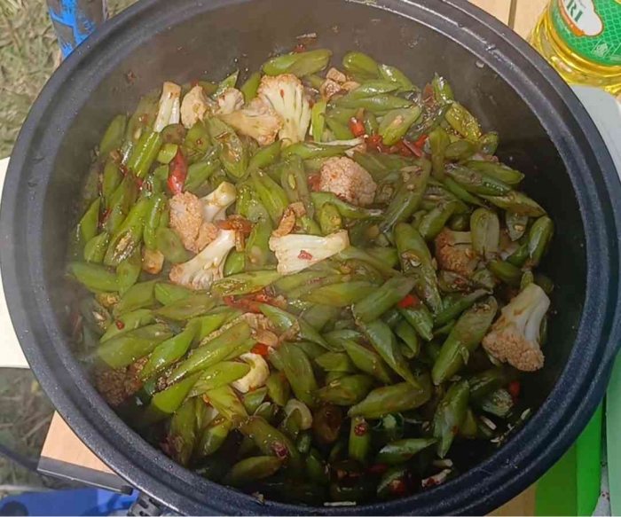 Tumis buncis dan kembang kol pemberian penduduk lokal di watu gunung(Dokumentasi pribadi: Isti Yogiswandani)