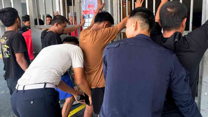 Situasi penggeledahan diblok hunian Rutan pasangkayu