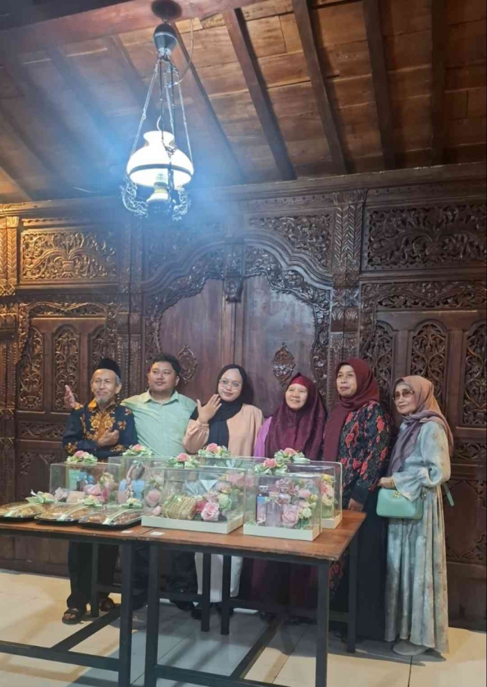 Terima kasih anak-anakku, sudah mengurus tempat dan acara lamaran sendiri (Dokumentasi pribadi: Dek Agisht)