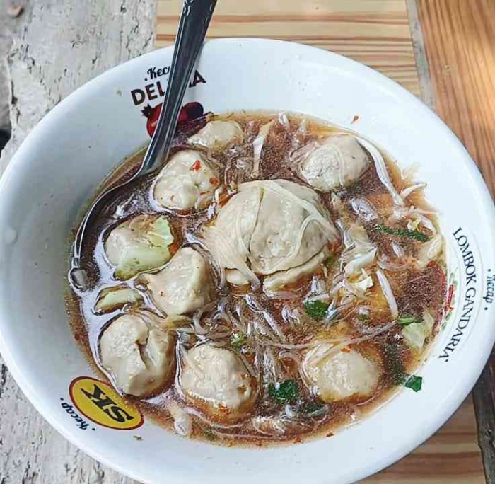 Bakso 10 ribuan. Lumayan (Dokumentasi pribadi: Isti Yogiswandani)