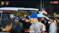 Aksi Tanggap Ditpolairud Polda Sulut Evakuasi Korban di KM Safinah