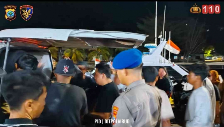 Aksi Tanggap Ditpolairud Polda Sulut Evakuasi Korban di KM Safinah