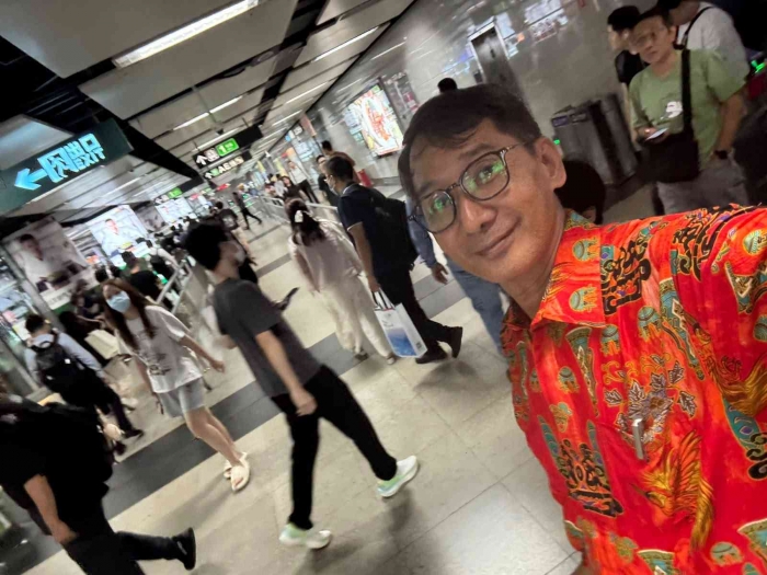 (Selfie photo) A description of Metro in Shenzhen city of technology, innovation and finance.