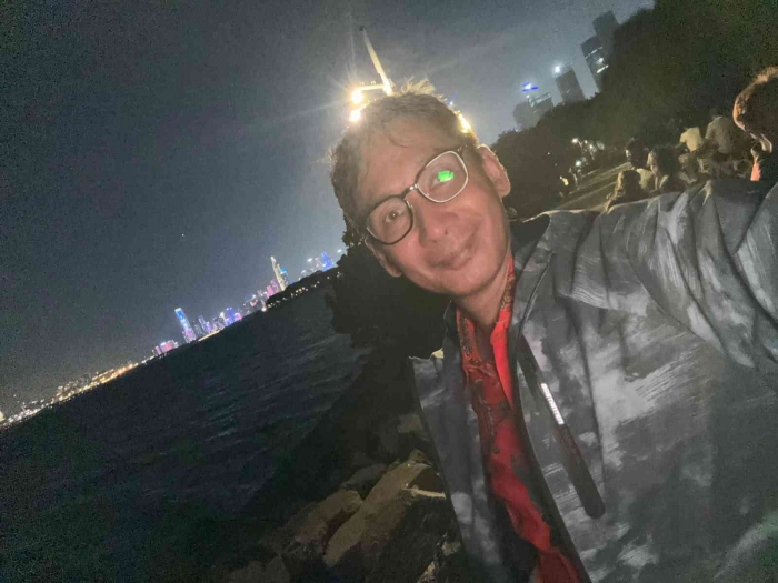 (Attractive selfie photo) A romantic first night on 15th October 2026 to arrive in Shenzhen bay park.