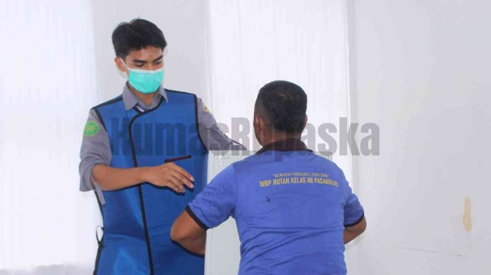 Sebanyak 212 warga binaan menjalani skrining melalui pemeriksaan rontgen dada bersama Dinas Kesehatan dan Klinik Parahita Palu.