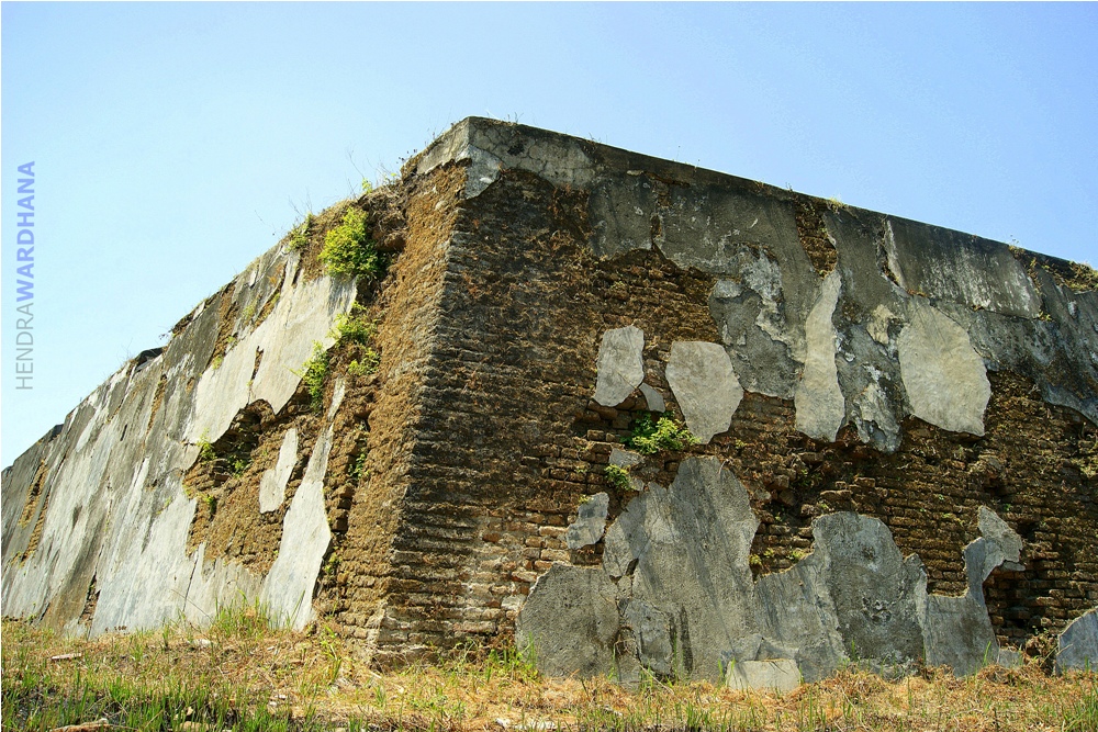 Benteng Vastenburg, Cagar Budaya Yang Dihuni Belasan Kambing ...