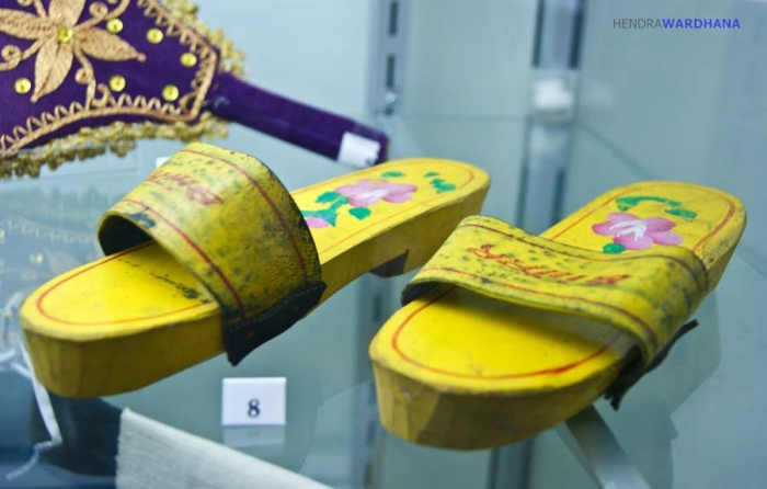 Istimewa Jogja Punya Mesin Waktu di Kolong Tangga oleh Istimewa Jogja Punya Mesin Waktu di Kolong Tangga oleh