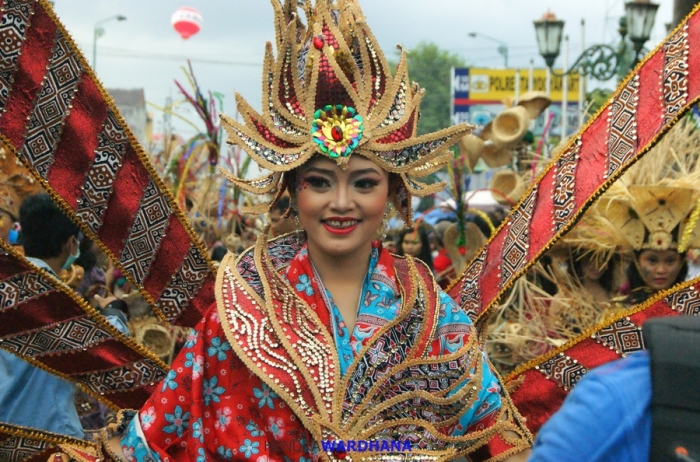 Jogja Fashion Week 2013 Jadikan Malioboro Lautan Warna Jogja Fashion Week 2013 Jadikan Malioboro Lautan Warna